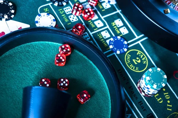 lapakzeus live roulette table displayed on a mobile phone with live dealer video stream