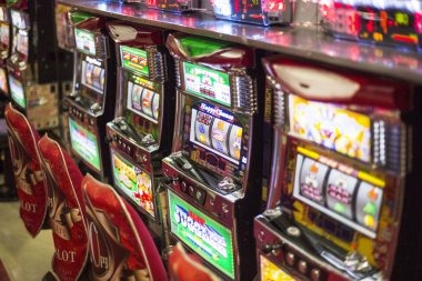 Hot Pot live blackjack table on mobile phone with dealer on screen